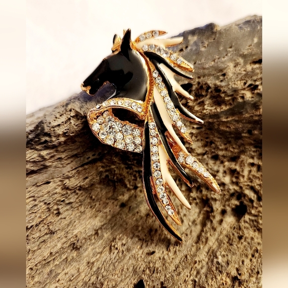 Vintage Enamel and Cut Crystal Flowing Mane Horse Pin - Picture 9 of 9